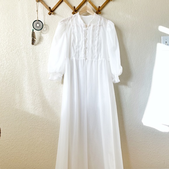 Other - Vintage Chiffon White Robe/Night Gown